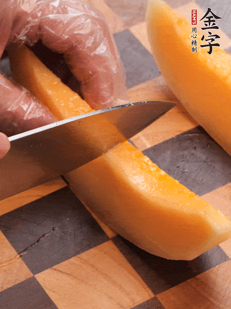 火腿包裹哈密瓜，按圓形擺放