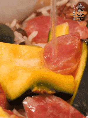 倒入溫開水，水量高出米面一個指節。