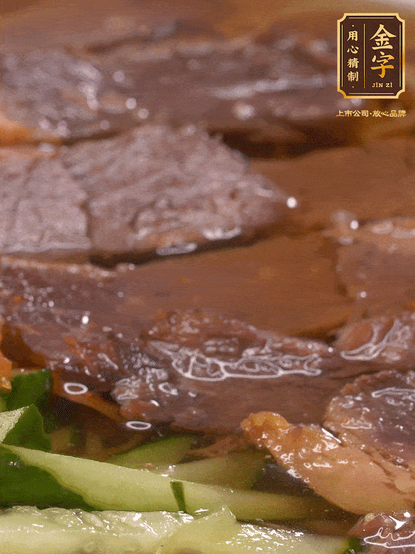養麥冷面，涼水中清洗浸泡5分鐘，沸水中煮3分鐘，涼水漂洗沖涼